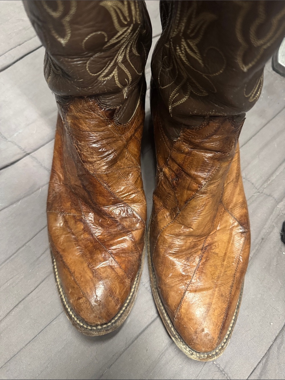 Men's Vintage Justin Eelskin Boots - Classic Cowboy Style